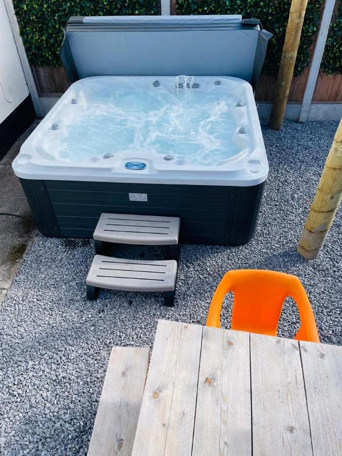 요크 Stylish Hot Tub House With Free Parking! 빌라 외부 사진